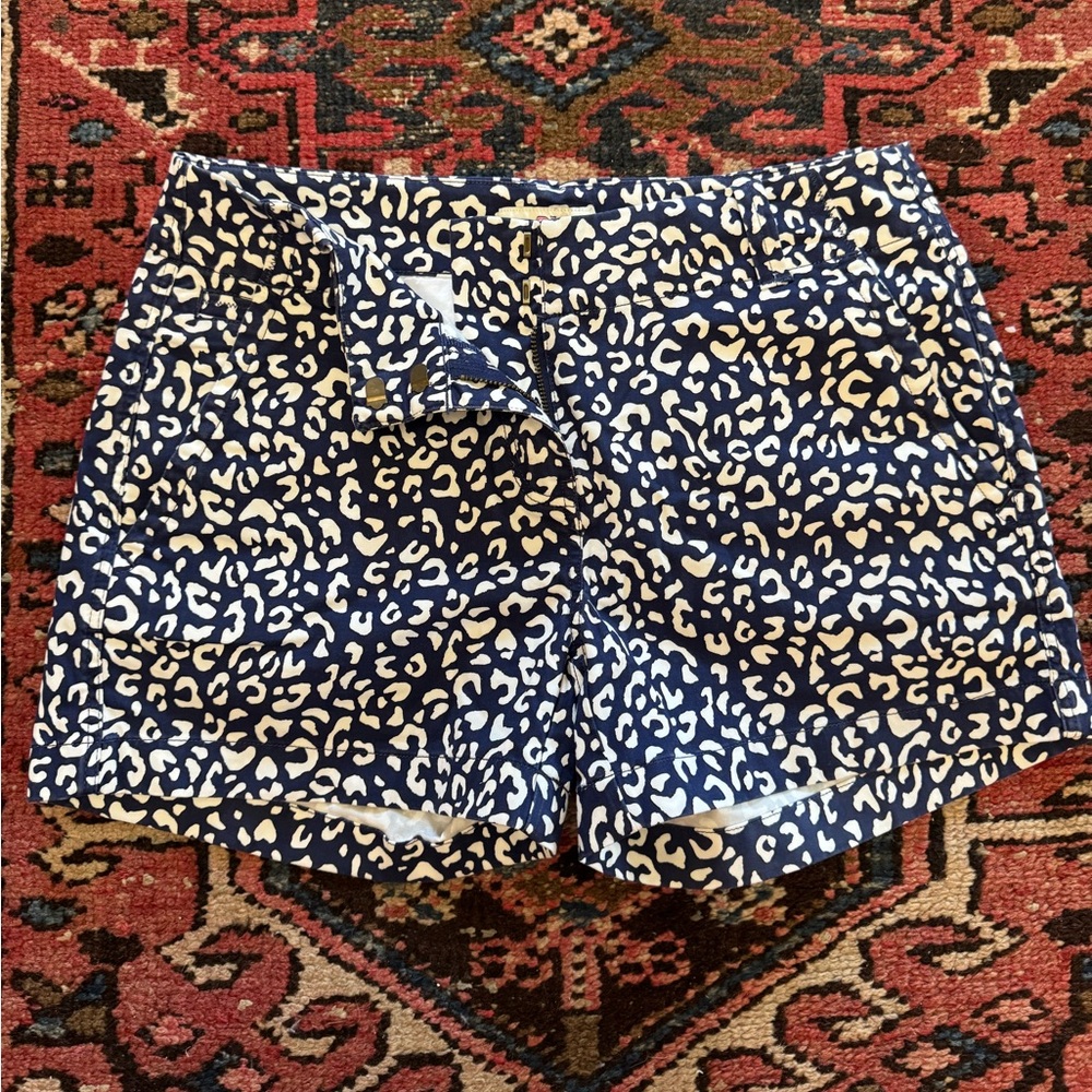 Vineyard Vines Navy and White Shorts